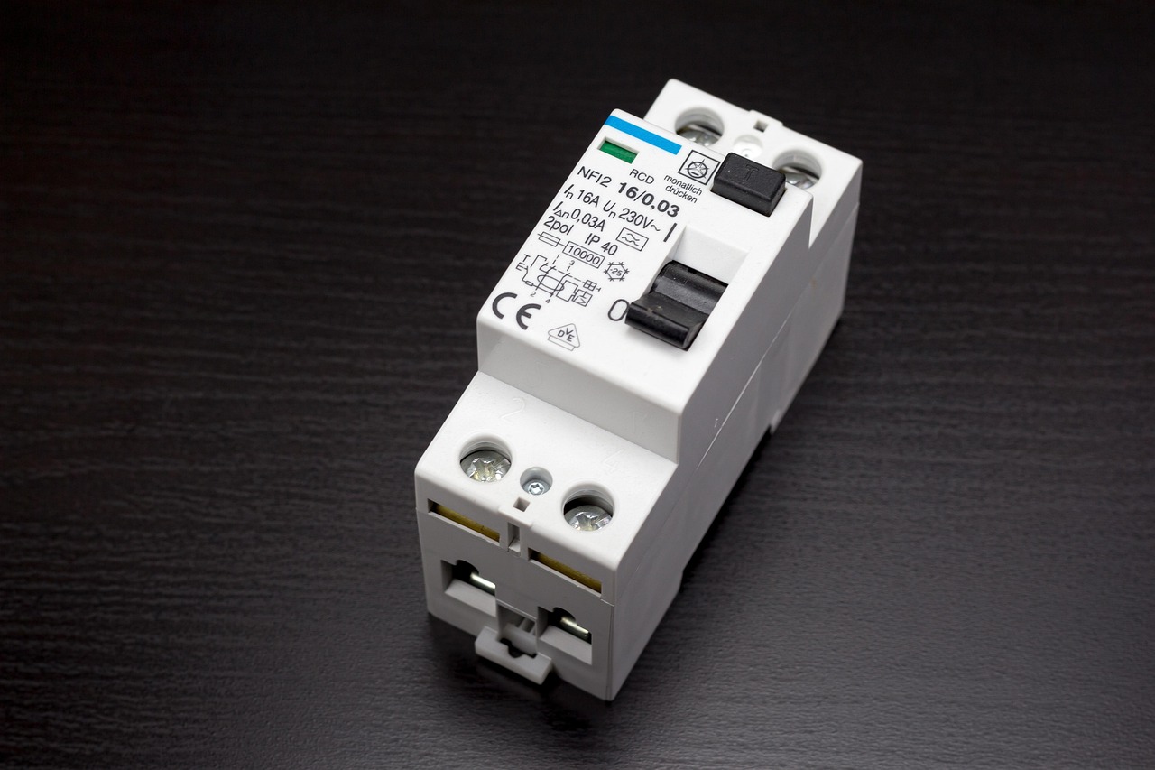Disjoncteur différentiel 30 mA dans un tableau électrique conforme NF C 15-100